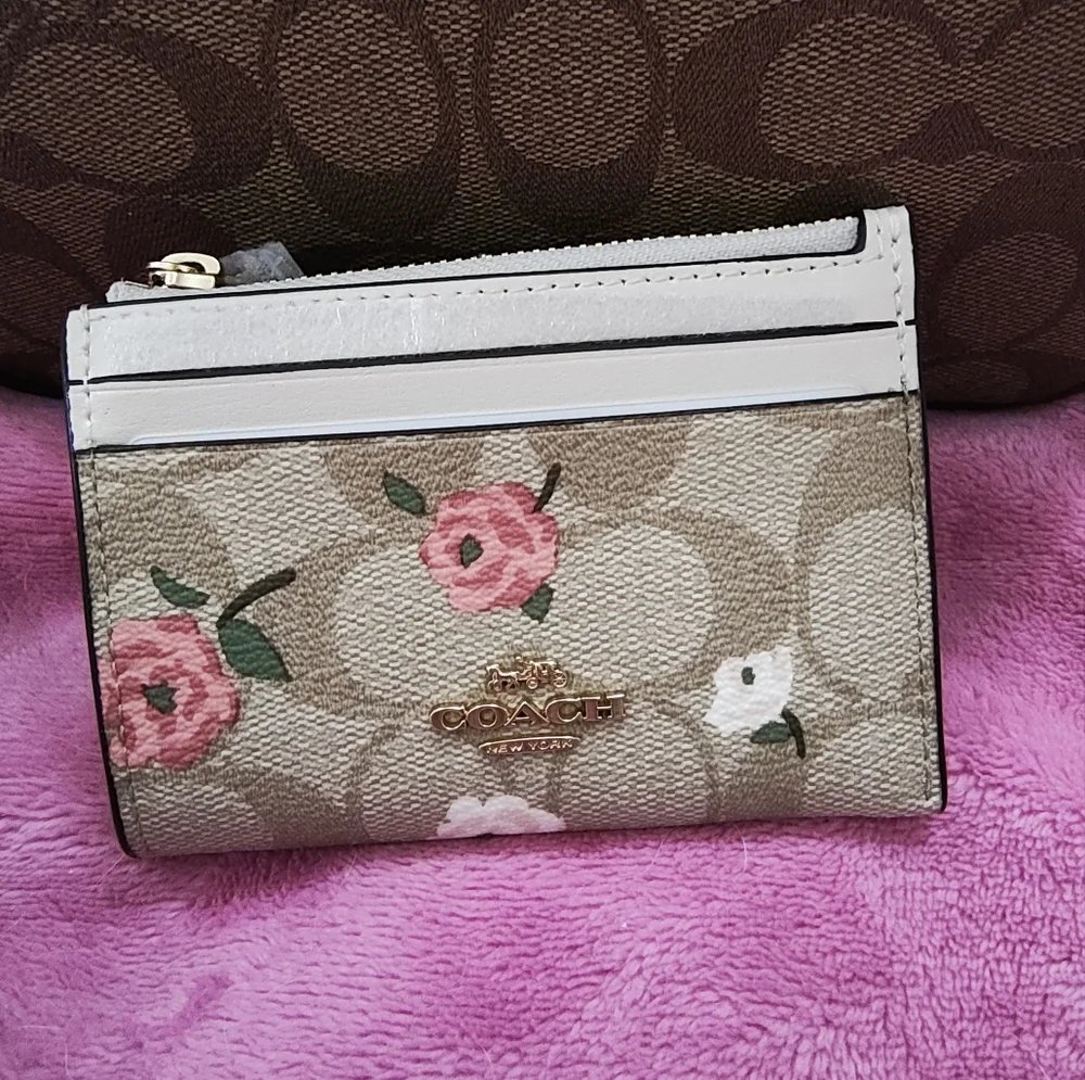 Coach Flower 🌺 keychain - Picture 2 of 7